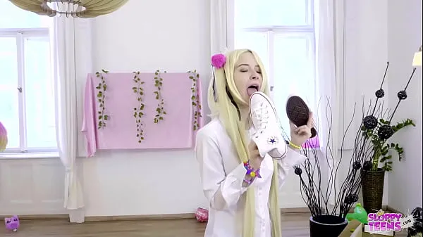 HD SWEETY PLUM TRAILER Cosplay Blonde Licks Shoes and gets BUTTHOLE RAVAGED 에너지 클립