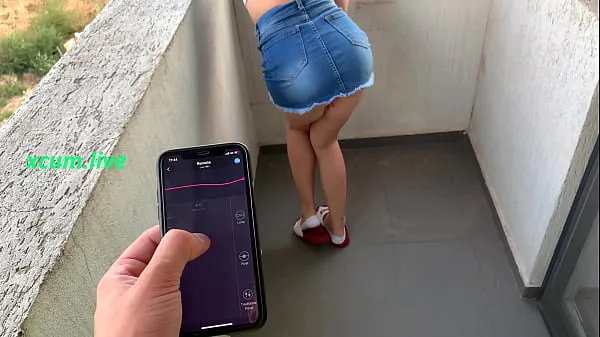 HD Controlling vibrator by step brother in public places energetické klipy