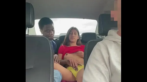 HD Hidden camera records a young couple fucking in a taxi energiklipp