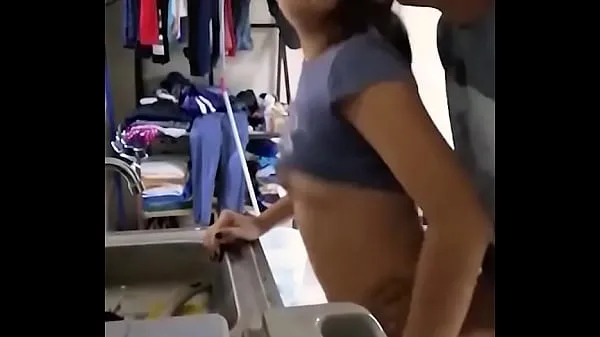HD Cute amateur Mexican girl is fucked while doing the dishes Enerji Klipleri
