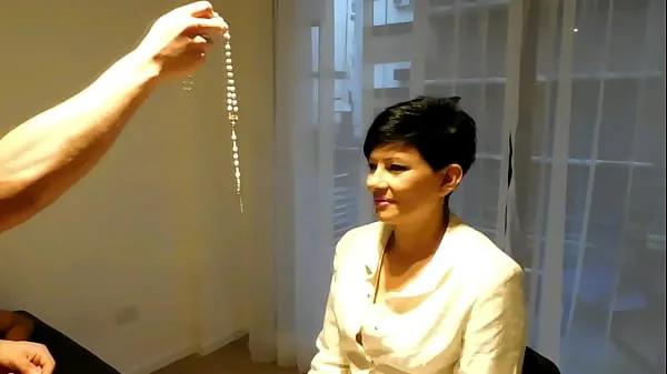 Klipy energetyczne 12 NYMPHOMANIC WIFE, PSYCHOLOGIST IS PICKED UP BY TWO PATIENTS IN HER OFFICE.,12 HD