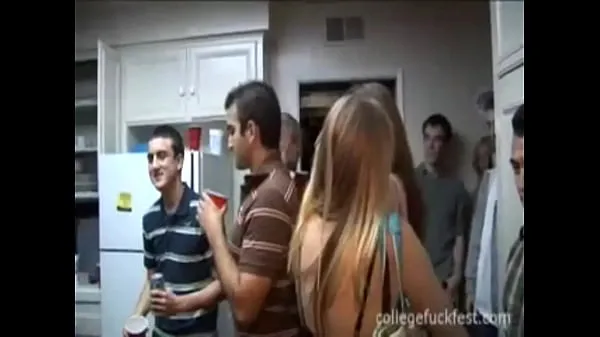 Klip energi HD Coed whore fucking as others watch at frat party