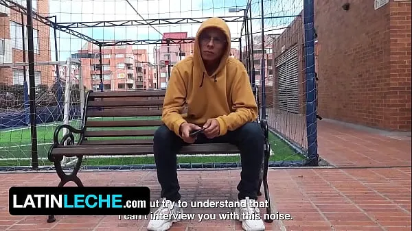 Klipy energetyczne Hot Latino Stud Gets Tricked To Suck Stranger's Dick During Interview In Bogota - Latin Leche HD