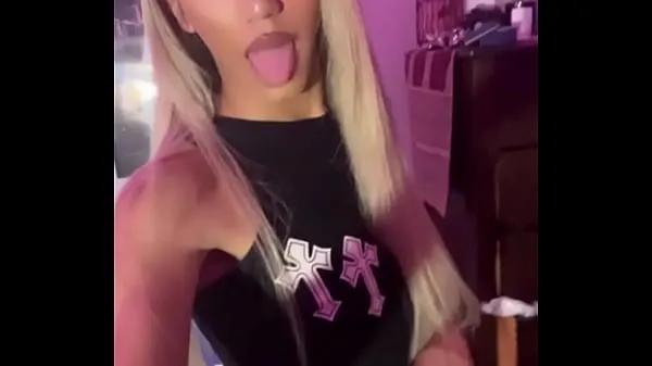 HD Sexy Crossdressing Teen Femboy Flashes Her Ass energiklipp
