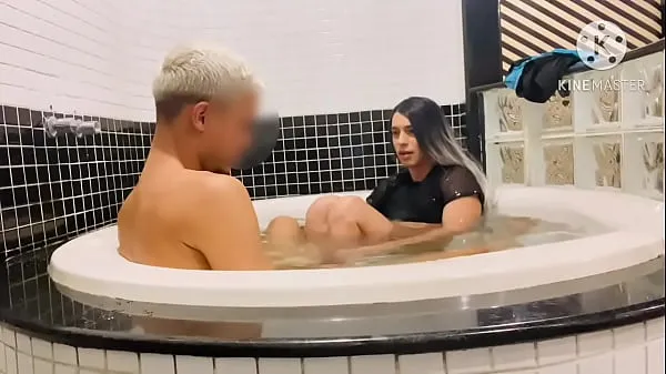 HD SEX IN THE BATHTUB! BRAND NEW ENDOWED STRONGLY STUCK HIS THICK PICK IN THE ASS AND I COULDN'T STAND IT Klip tenaga