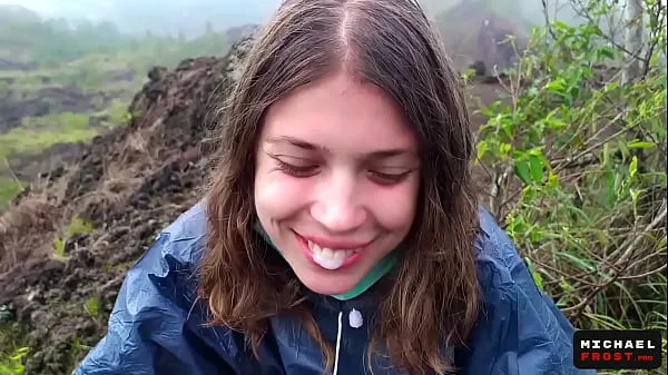 HD The Riskiest Public Blowjob In The World On Top Of An Active Bali Volcano - POV energiklipp