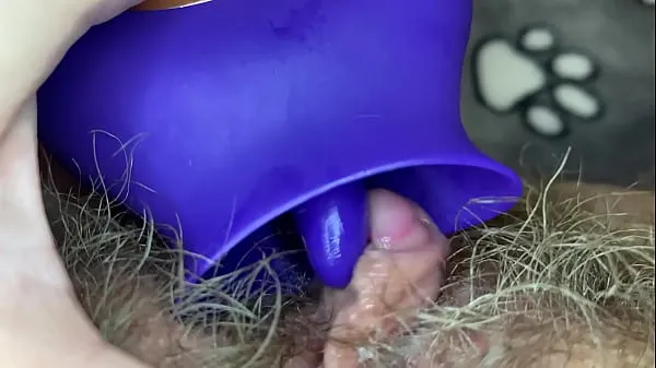 HD Extreme closeup big clit licking toy orgasm hairy pussy energetické klipy