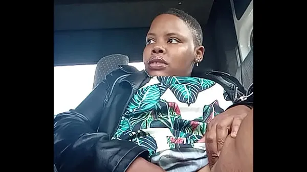HD Chubby bitch playing with her pussy in a public taxi energiklipp