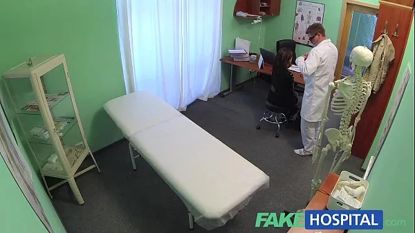 HD Fake Hospital Sexual treatment turns gorgeous busty patient moans of pain into p energetické klipy