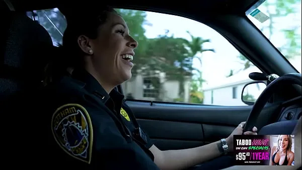 HD Nikki Brooks In StepMom Wants To Role Play As A Cop and Have Sex On My Bed 에너지 클립