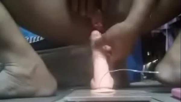 HD She's so horny, playing with her clit, poking her pussy until cum fills her pussy hole. Big pussy, beautiful clit, worth licking. When you see it, your cock gets hard and cums all the time Klip tenaga