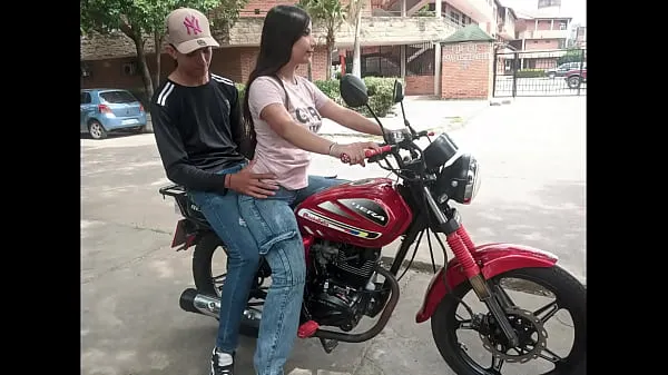 HD I WAS TEACHING MY NEIGHBOR DEK NEIGHBORHOOD HOW TO RIDE A MOTORCYCLE, BUT THE HORNY GIRL SAT ON MY LEGS AND IT EXCITED ME HOW DELICIOUS energy Clips