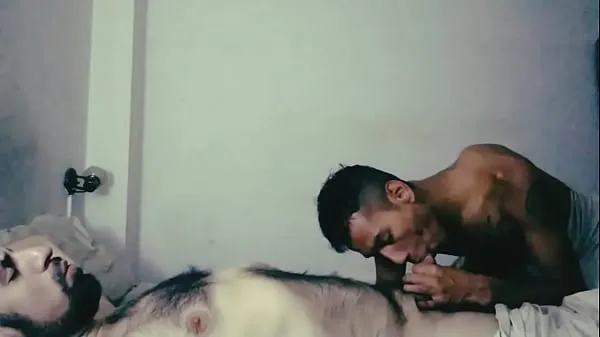 Clips de energía HD Saying goodbye to the year with this hairy male's cock and milk
