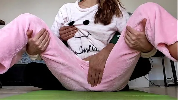 HD asian amateur real homemade teasing pussy and small tits fetish in pajamas Enerji Klipleri